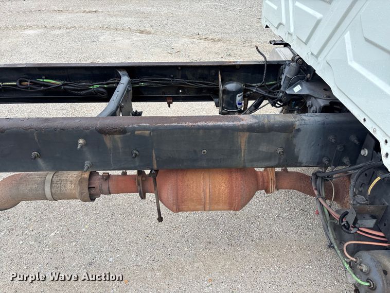 image for item FC5614 2015 International DuraStar 4300 truck cab and chassis