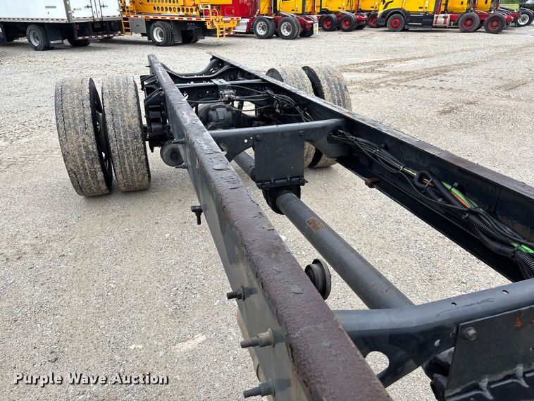 image for item FC5614 2015 International DuraStar 4300 truck cab and chassis
