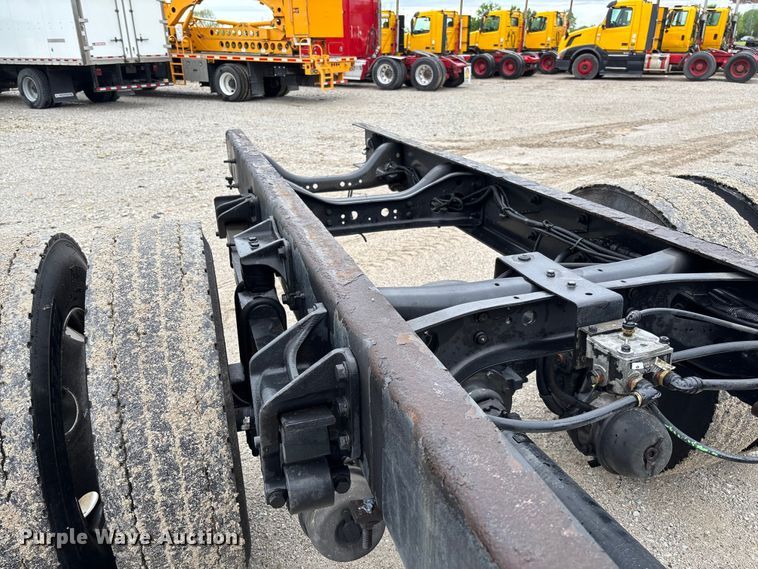 image for item FC5614 2015 International DuraStar 4300 truck cab and chassis