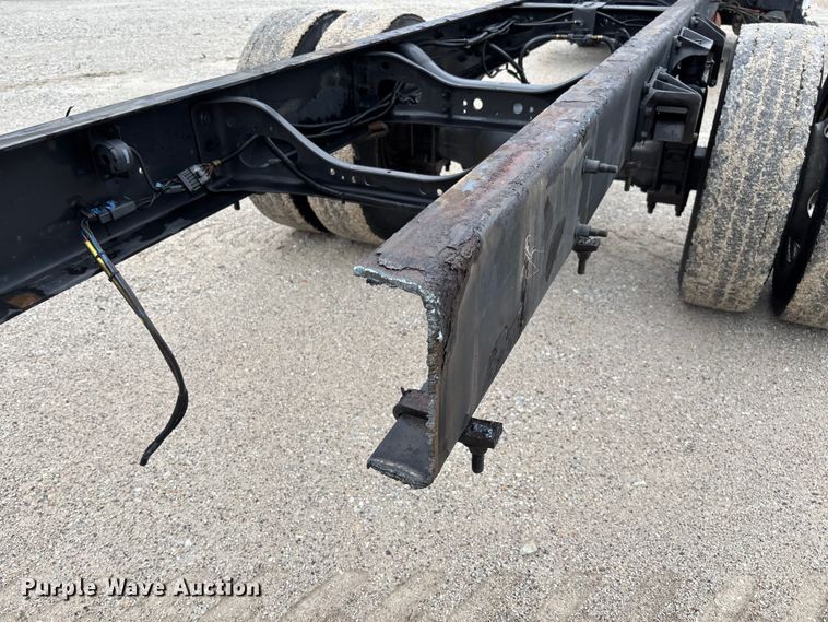 image for item FC5614 2015 International DuraStar 4300 truck cab and chassis