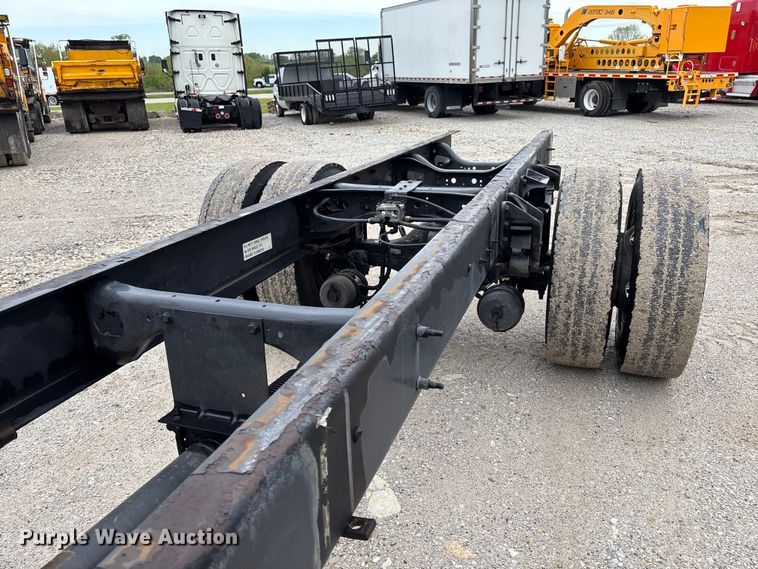 image for item FC5614 2015 International DuraStar 4300 truck cab and chassis