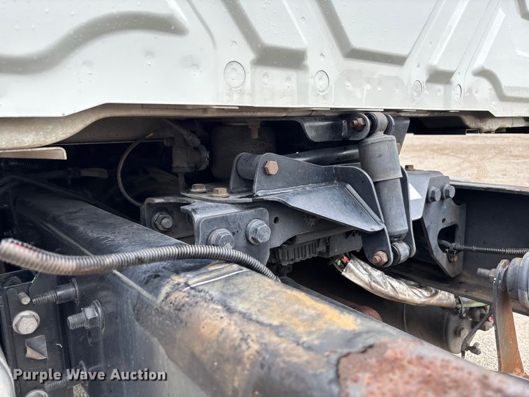 image for item FC5614 2015 International DuraStar 4300 truck cab and chassis