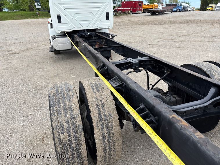 image for item FC5614 2015 International DuraStar 4300 truck cab and chassis