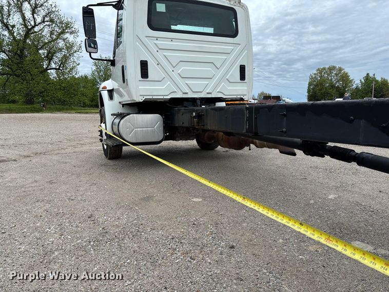 image for item FC5614 2015 International DuraStar 4300 truck cab and chassis