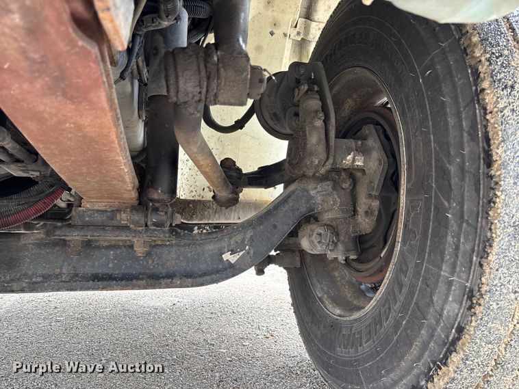 image for item FC5614 2015 International DuraStar 4300 truck cab and chassis