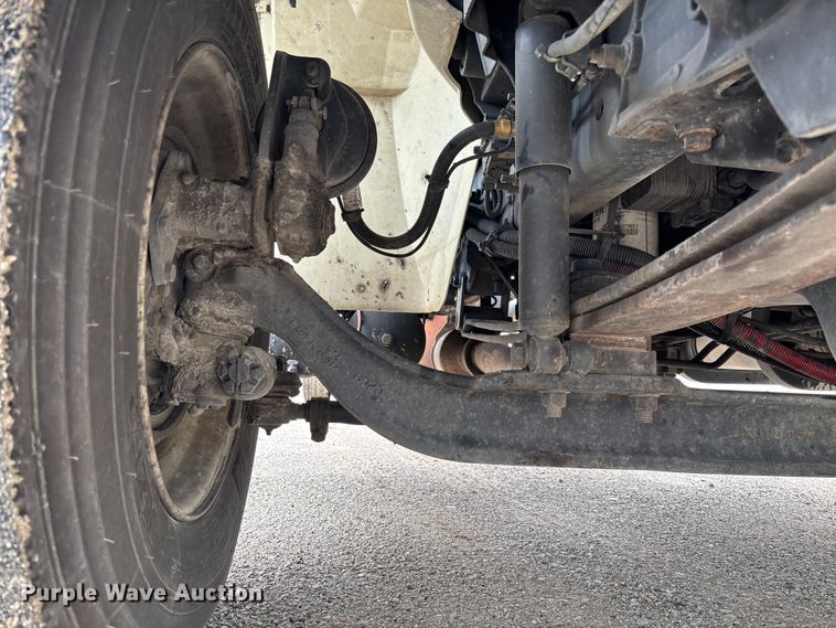 image for item FC5614 2015 International DuraStar 4300 truck cab and chassis
