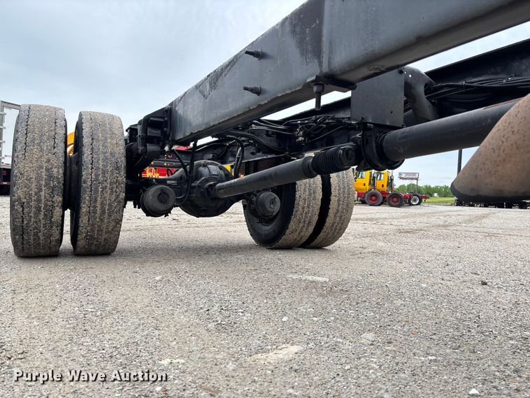 image for item FC5614 2015 International DuraStar 4300 truck cab and chassis