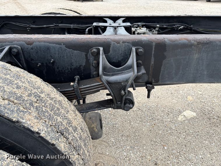 image for item FC5614 2015 International DuraStar 4300 truck cab and chassis