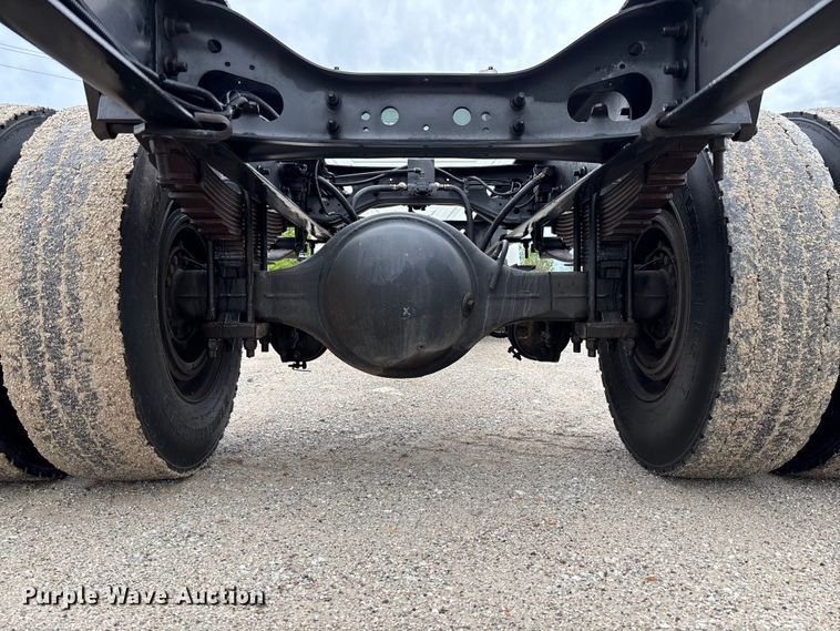 image for item FC5614 2015 International DuraStar 4300 truck cab and chassis