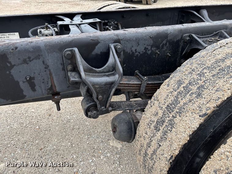 image for item FC5614 2015 International DuraStar 4300 truck cab and chassis
