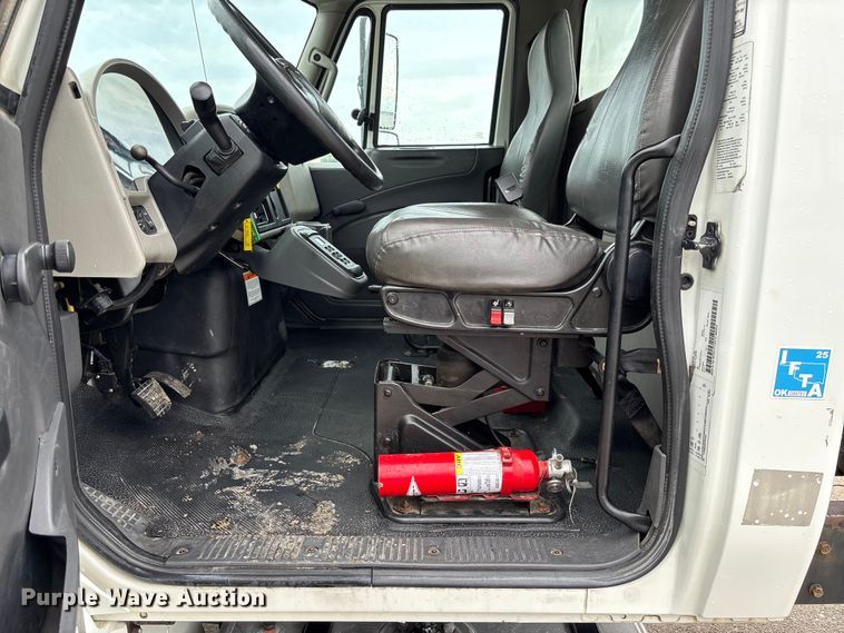 image for item FC5614 2015 International DuraStar 4300 truck cab and chassis