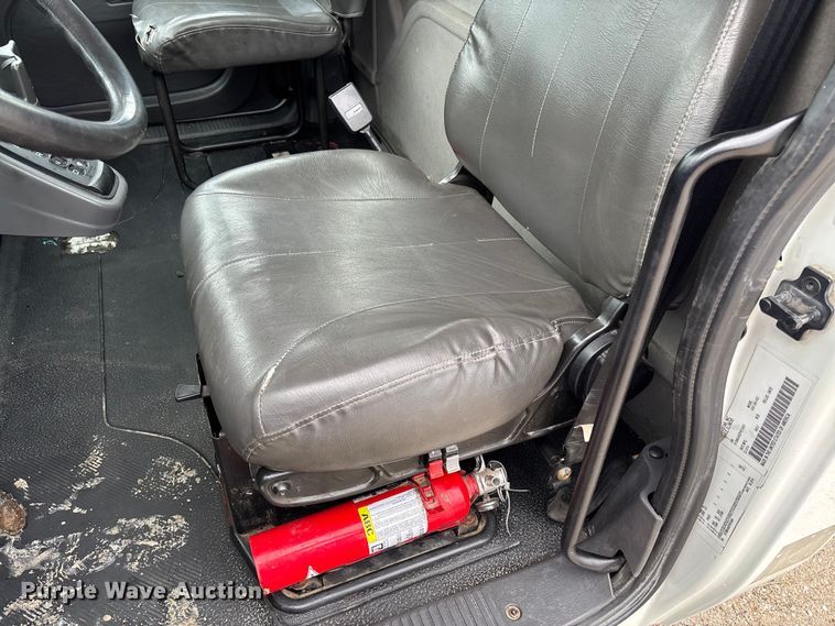 image for item FC5614 2015 International DuraStar 4300 truck cab and chassis