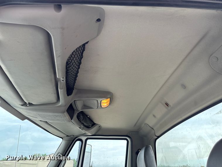 image for item FC5614 2015 International DuraStar 4300 truck cab and chassis