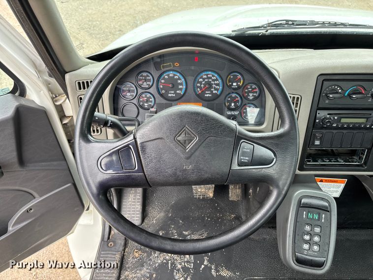 image for item FC5614 2015 International DuraStar 4300 truck cab and chassis