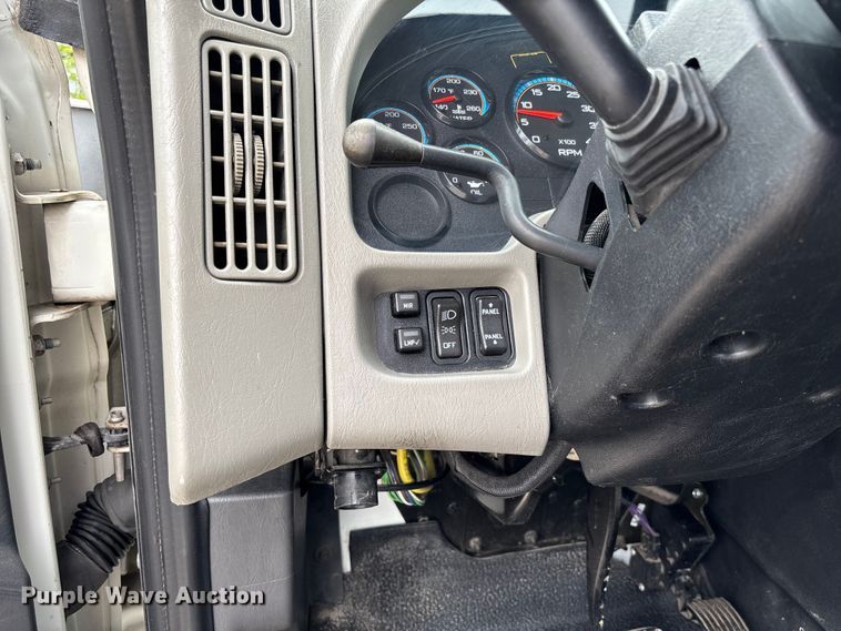 image for item FC5614 2015 International DuraStar 4300 truck cab and chassis