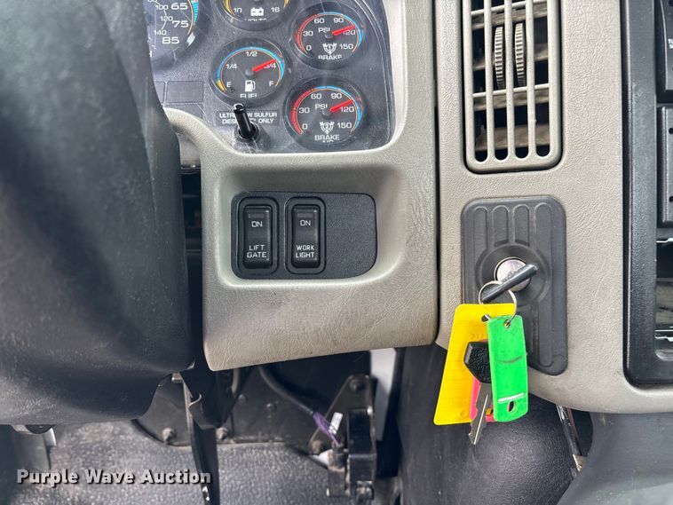 image for item FC5614 2015 International DuraStar 4300 truck cab and chassis