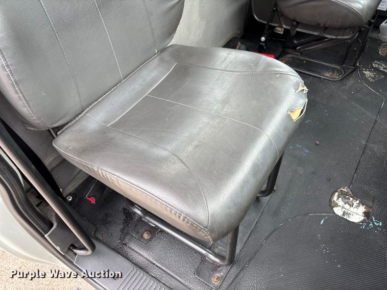 image for item FC5614 2015 International DuraStar 4300 truck cab and chassis