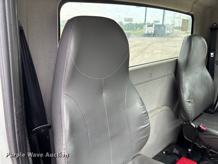 image for item FC5614 2015 International DuraStar 4300 truck cab and chassis