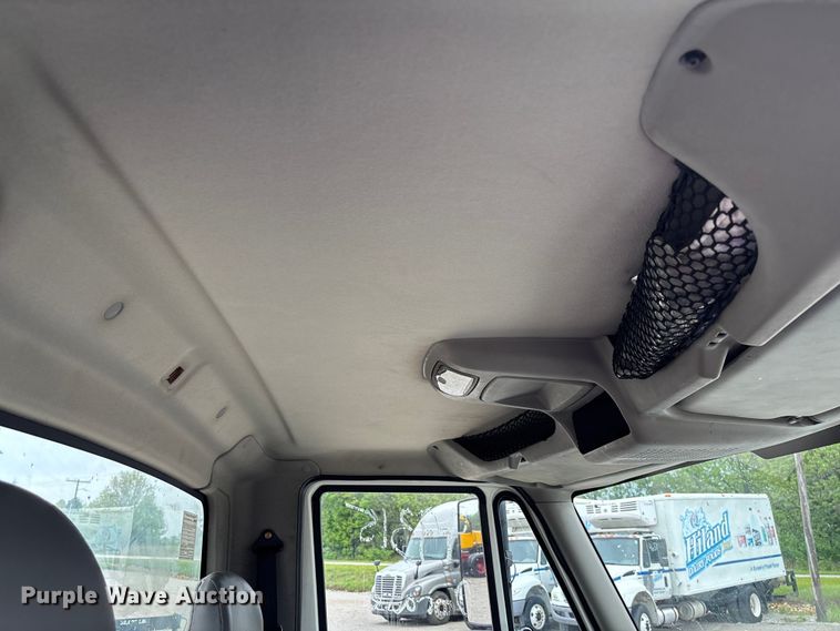image for item FC5614 2015 International DuraStar 4300 truck cab and chassis