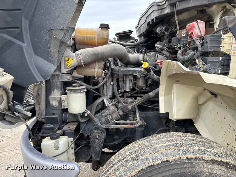 image for item FC5614 2015 International DuraStar 4300 truck cab and chassis