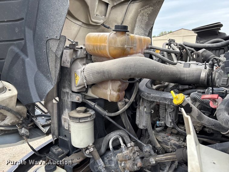 image for item FC5614 2015 International DuraStar 4300 truck cab and chassis