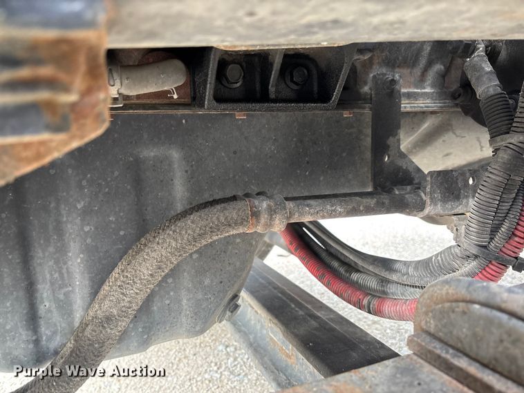 image for item FC5614 2015 International DuraStar 4300 truck cab and chassis
