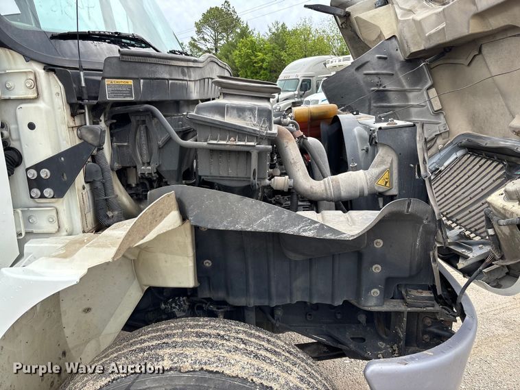 image for item FC5614 2015 International DuraStar 4300 truck cab and chassis