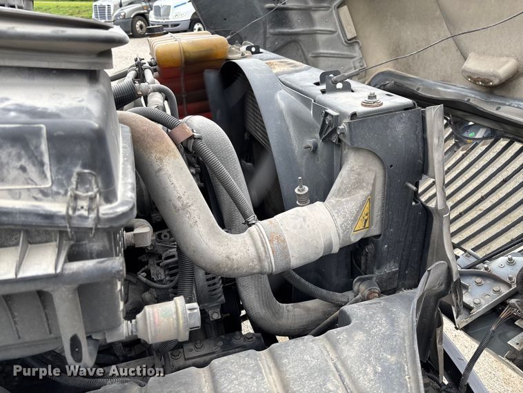 image for item FC5614 2015 International DuraStar 4300 truck cab and chassis