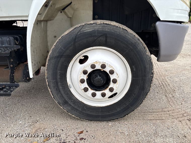 image for item FC5614 2015 International DuraStar 4300 truck cab and chassis