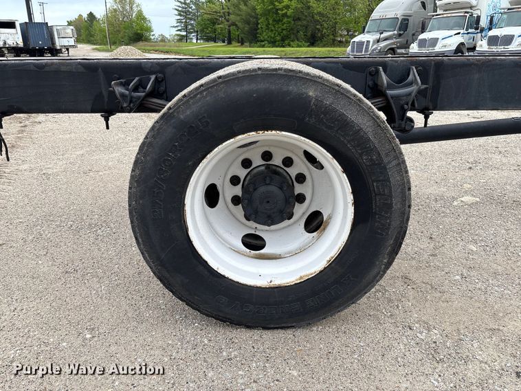 image for item FC5614 2015 International DuraStar 4300 truck cab and chassis