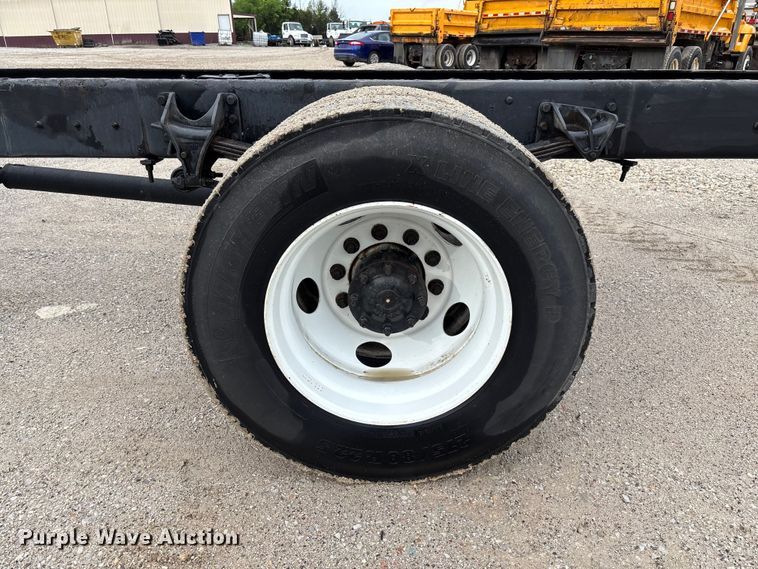 image for item FC5614 2015 International DuraStar 4300 truck cab and chassis