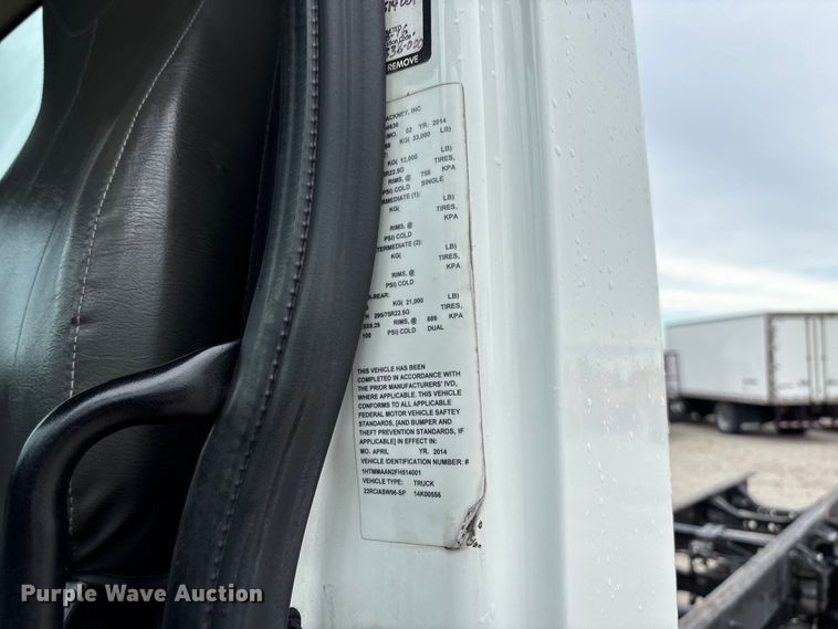 image for item FC5614 2015 International DuraStar 4300 truck cab and chassis