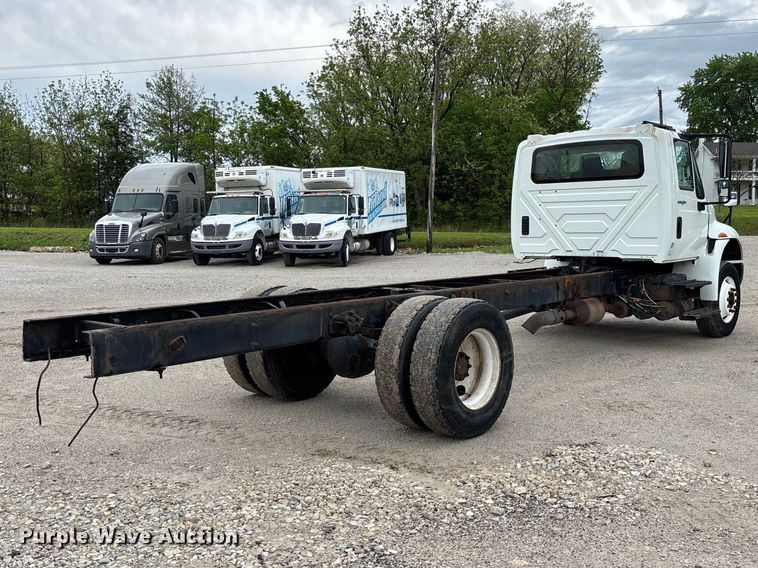 image for item FC5615 2010 International DuraStar 4300 truck cab and chassis