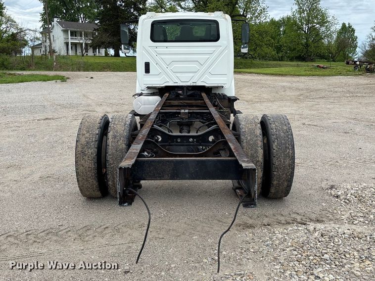 image for item FC5615 2010 International DuraStar 4300 truck cab and chassis