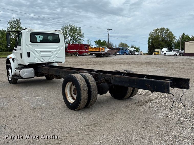 image for item FC5615 2010 International DuraStar 4300 truck cab and chassis