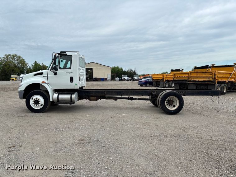 image for item FC5615 2010 International DuraStar 4300 truck cab and chassis