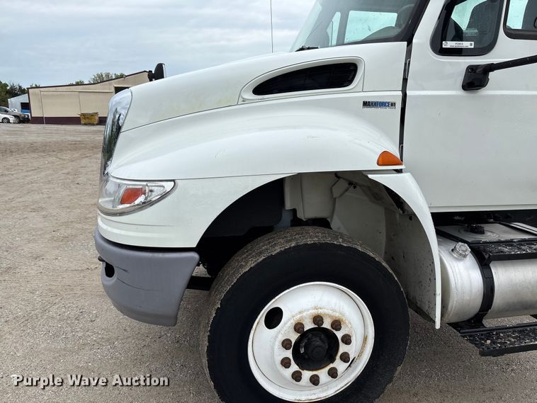 image for item FC5615 2010 International DuraStar 4300 truck cab and chassis
