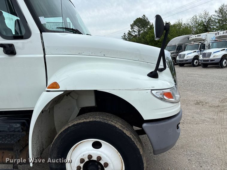 image for item FC5615 2010 International DuraStar 4300 truck cab and chassis