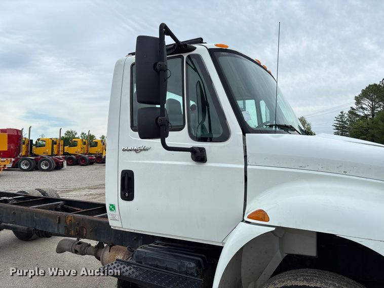 image for item FC5615 2010 International DuraStar 4300 truck cab and chassis