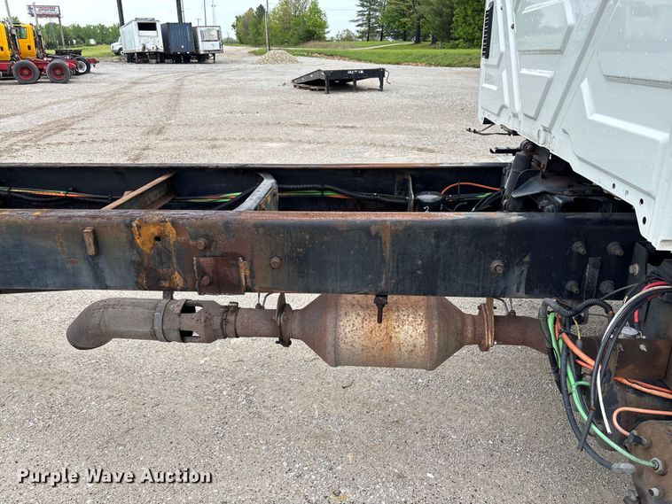 image for item FC5615 2010 International DuraStar 4300 truck cab and chassis