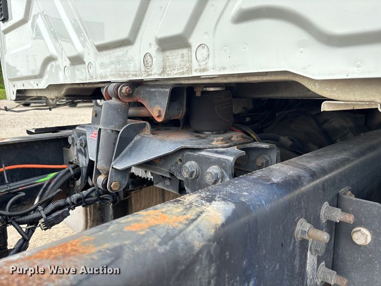image for item FC5615 2010 International DuraStar 4300 truck cab and chassis