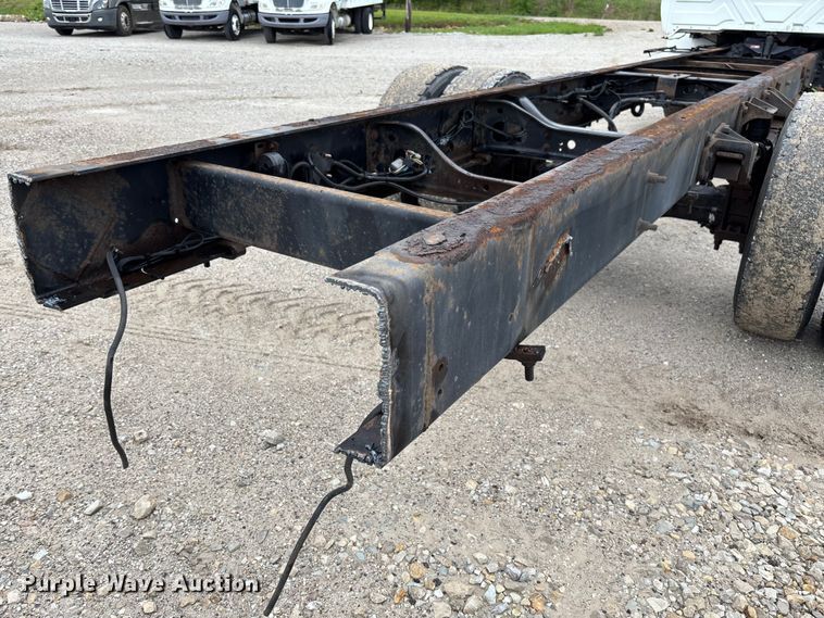 image for item FC5615 2010 International DuraStar 4300 truck cab and chassis
