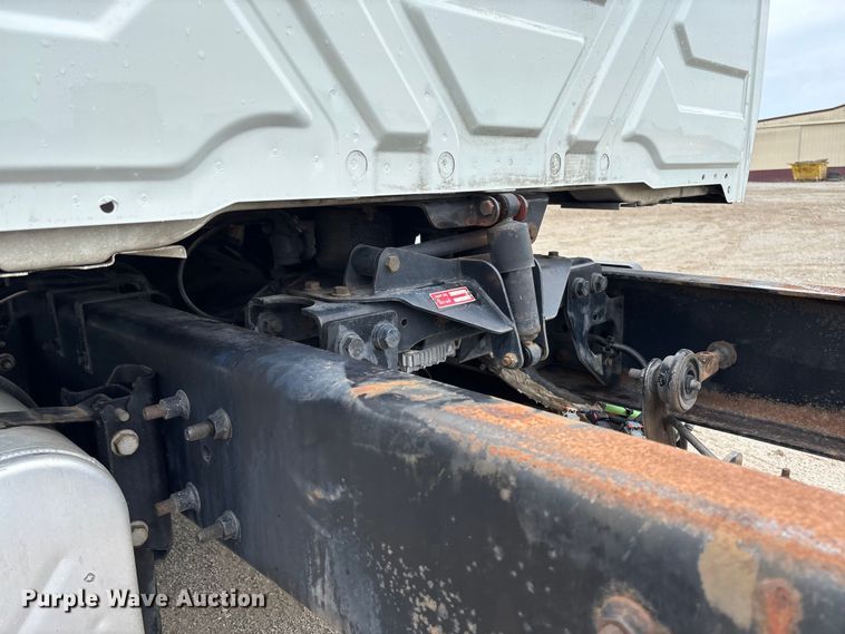 image for item FC5615 2010 International DuraStar 4300 truck cab and chassis
