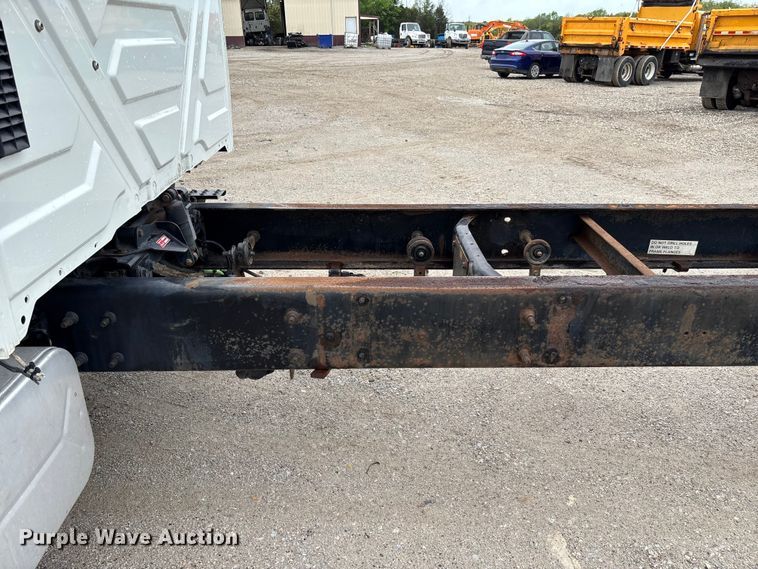 image for item FC5615 2010 International DuraStar 4300 truck cab and chassis
