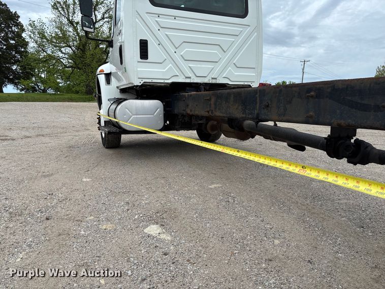 image for item FC5615 2010 International DuraStar 4300 truck cab and chassis