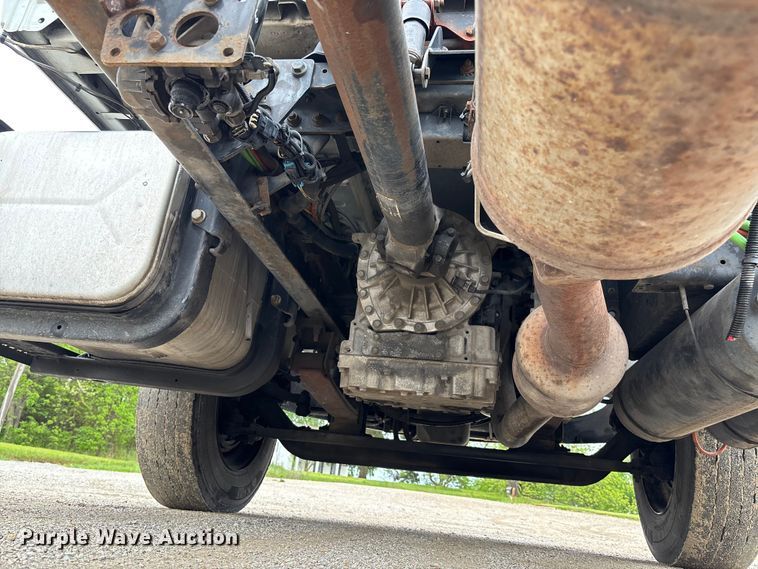 image for item FC5615 2010 International DuraStar 4300 truck cab and chassis