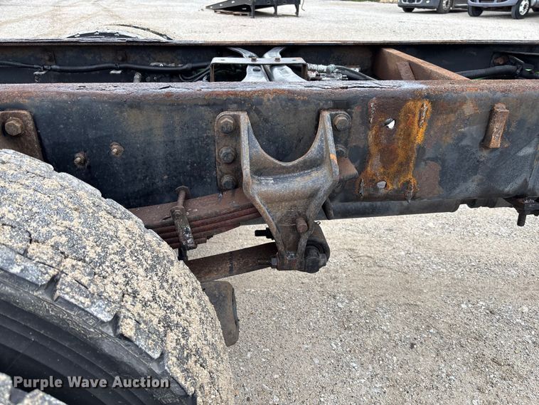 image for item FC5615 2010 International DuraStar 4300 truck cab and chassis