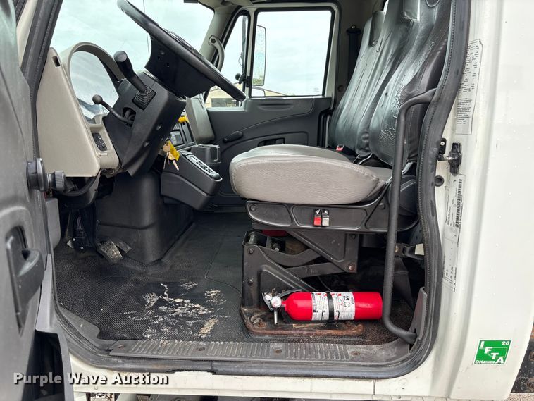 image for item FC5615 2010 International DuraStar 4300 truck cab and chassis