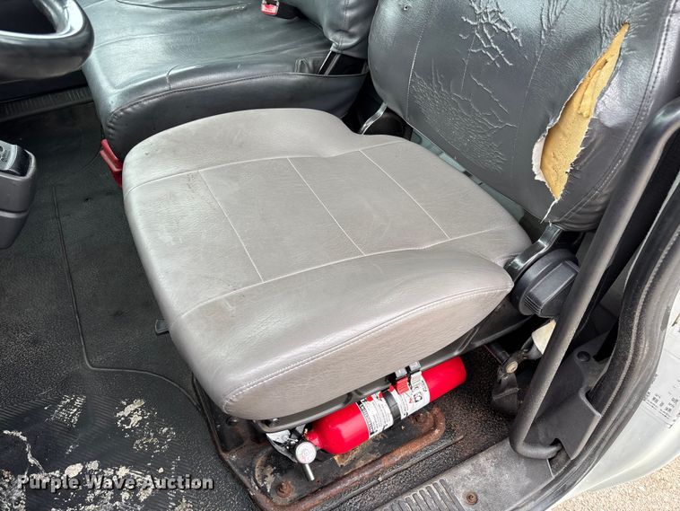 image for item FC5615 2010 International DuraStar 4300 truck cab and chassis