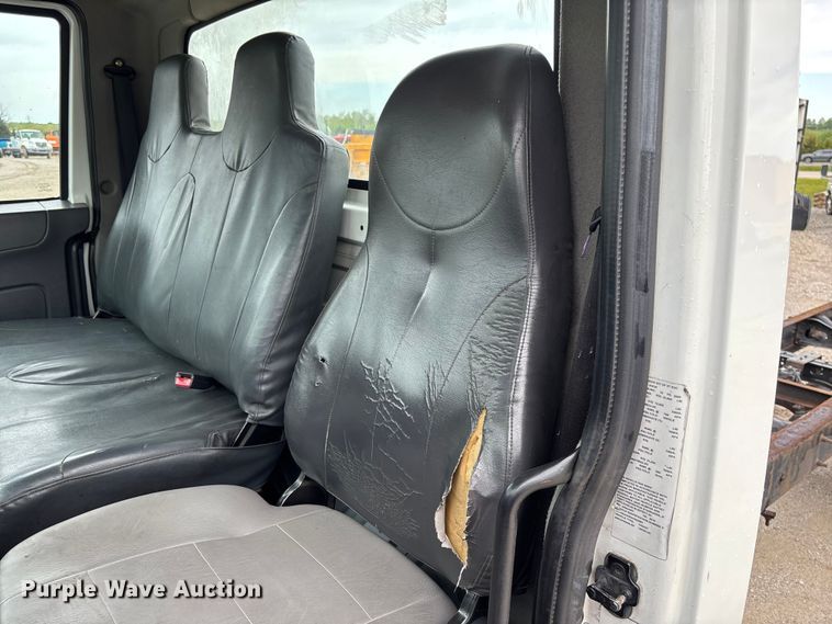 image for item FC5615 2010 International DuraStar 4300 truck cab and chassis